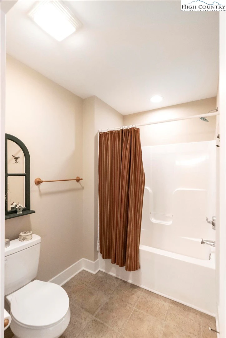 Image number 4 for the current listing