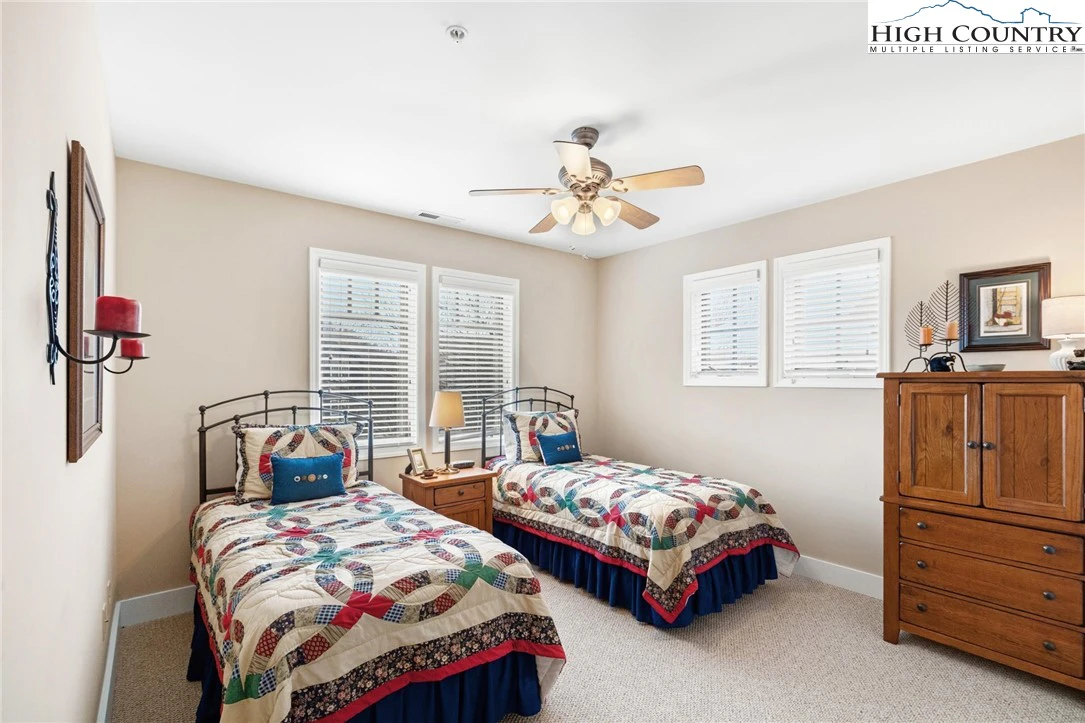 Image number 5 for the current listing