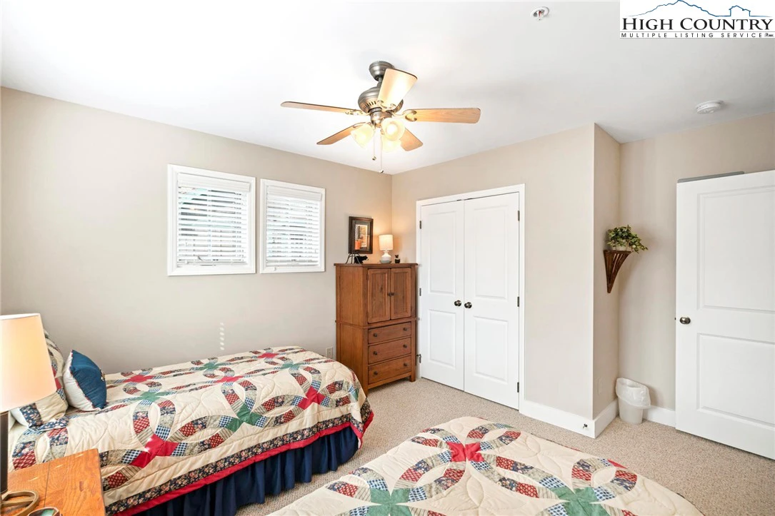 Image number 6 for the current listing