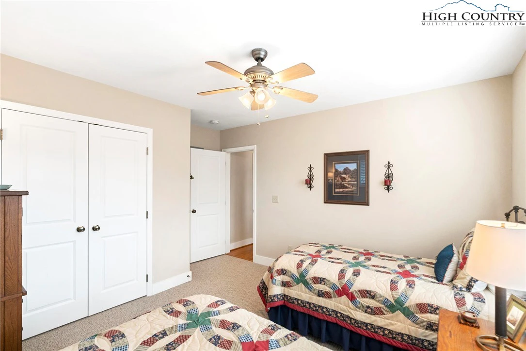 Image number 7 for the current listing