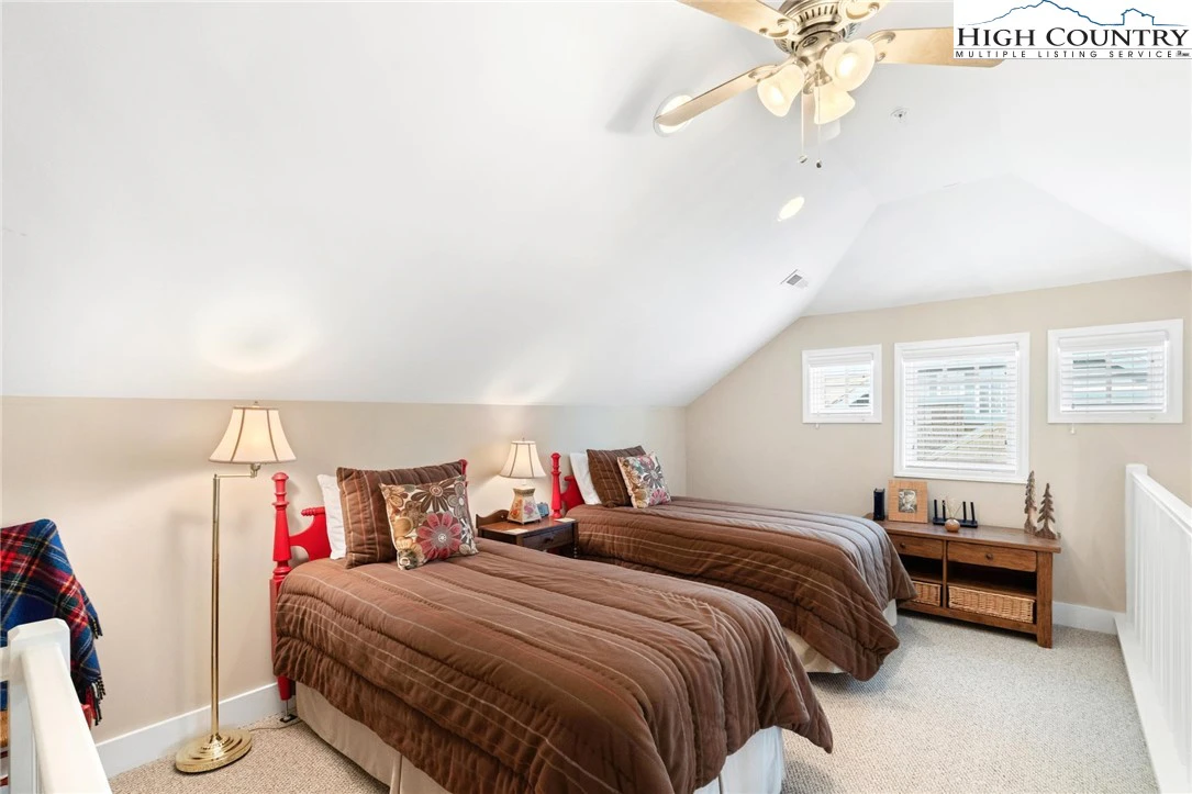 Image number 9 for the current listing