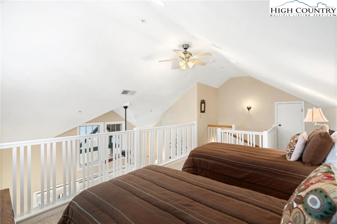 Image number 11 for the current listing