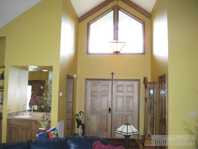 Image number 3 for the current listing