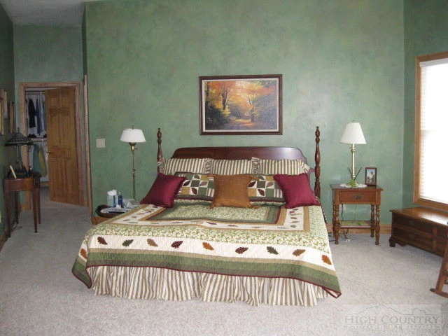 Image number 13 for the current listing