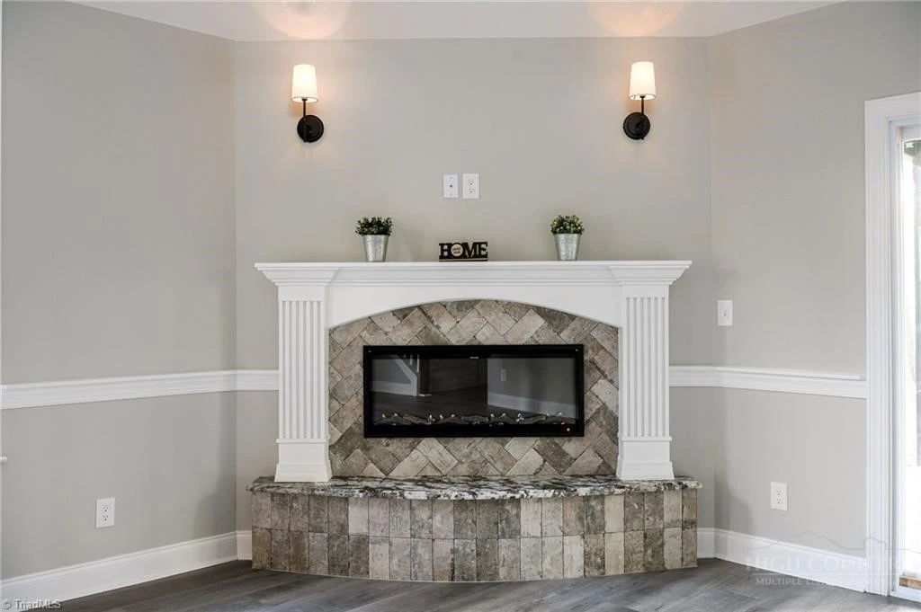 Image number 9 for the current listing