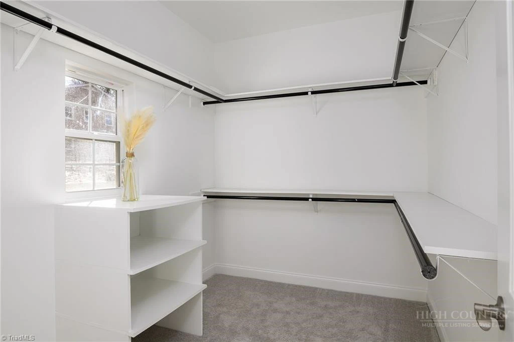 Image number 15 for the current listing