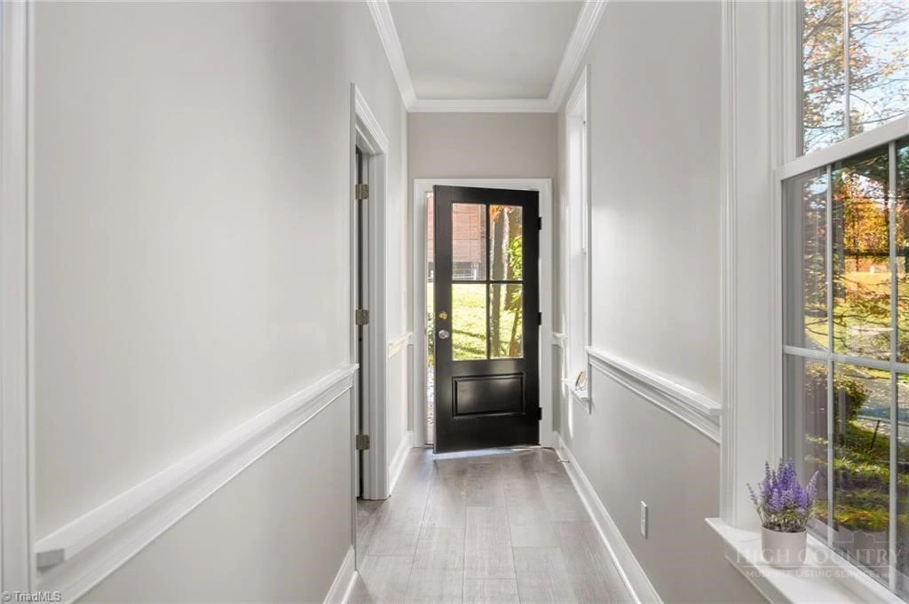 Image number 16 for the current listing
