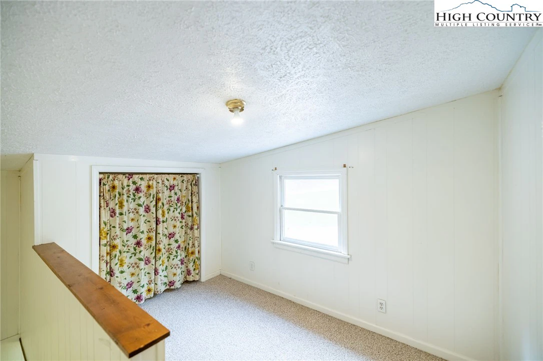 Image number 14 for the current listing