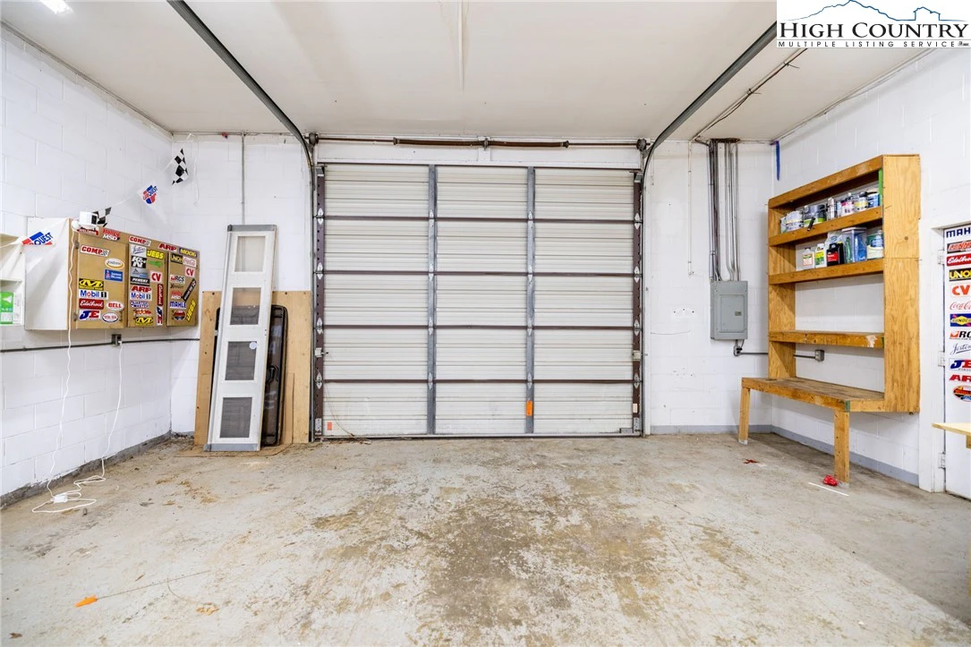 Image number 11 for the current listing