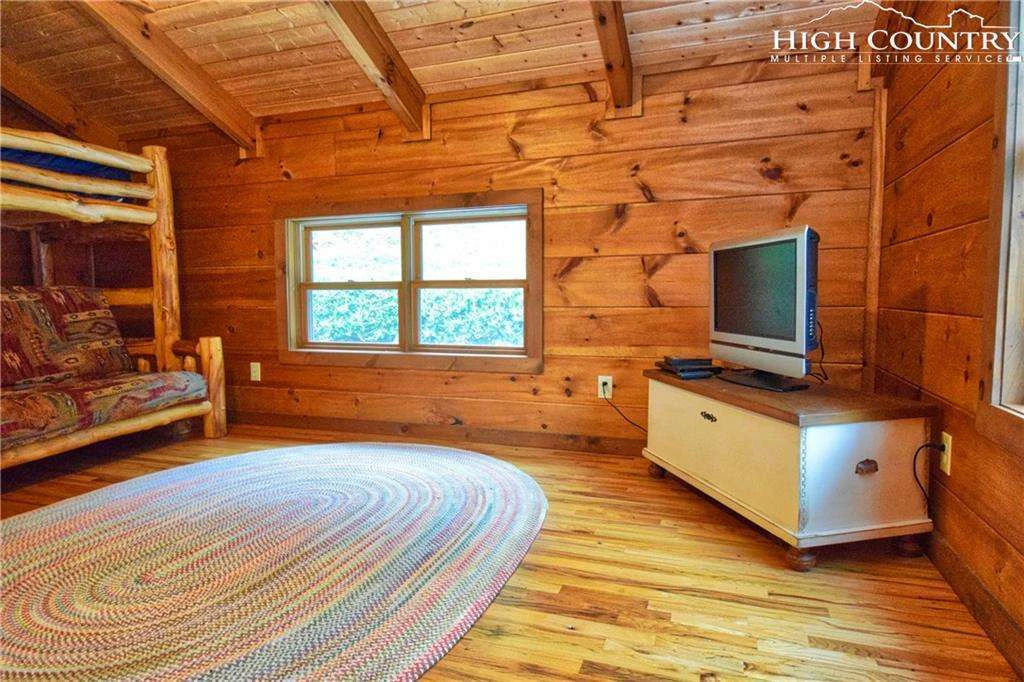 Image number 3 for the current listing