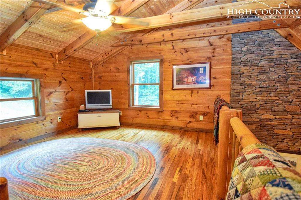 Image number 4 for the current listing