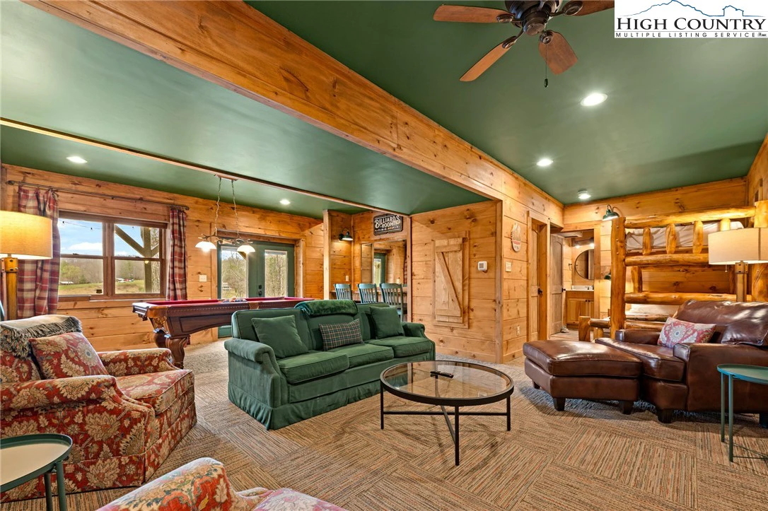 Image number 4 for the current listing