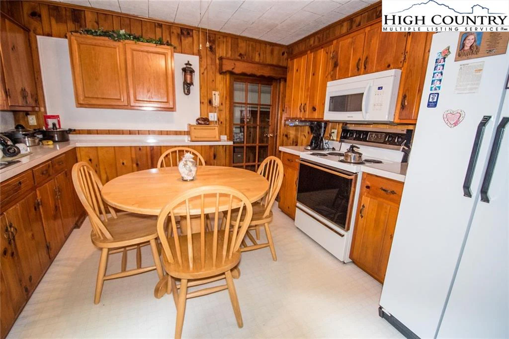 Image number 17 for the current listing