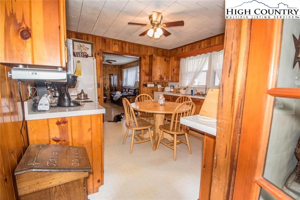 Image number 15 for the current listing