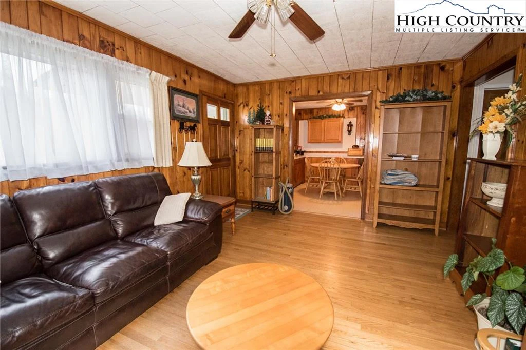 Image number 13 for the current listing