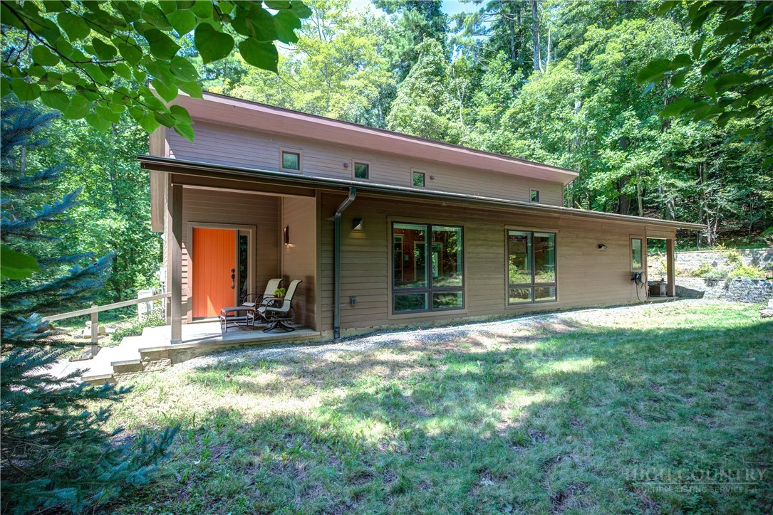 Image number 1 for the current listing