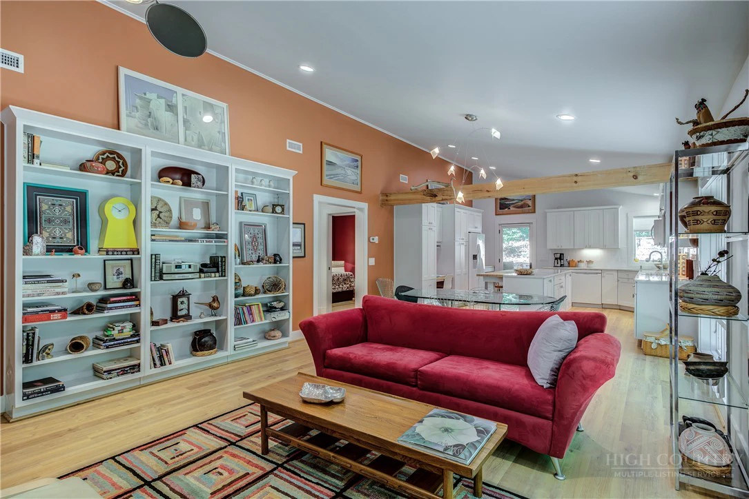 Image number 9 for the current listing