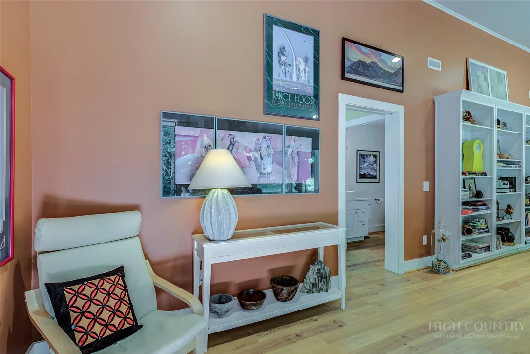 Image number 11 for the current listing