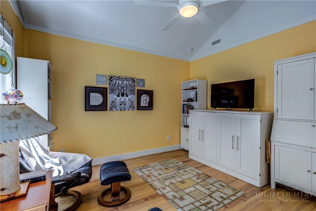 Image number 12 for the current listing