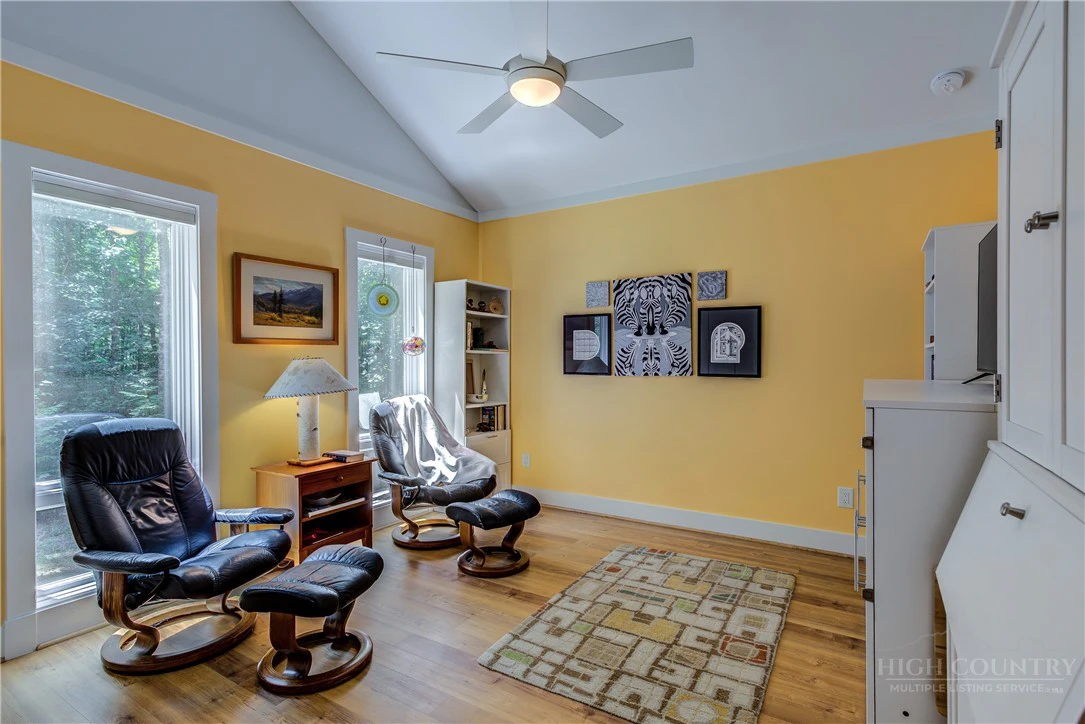 Image number 13 for the current listing