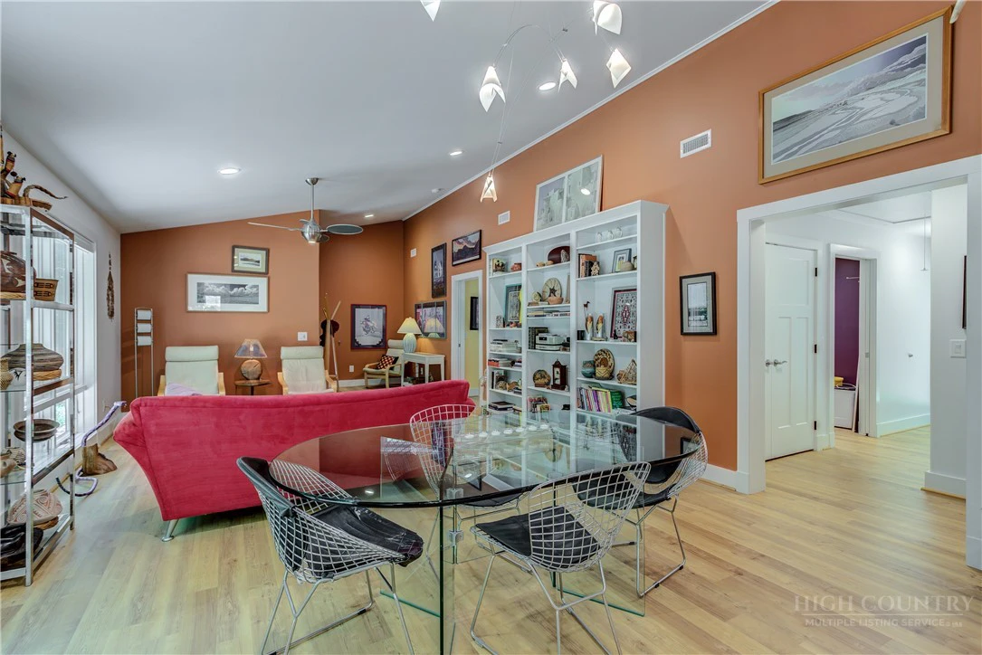Image number 16 for the current listing