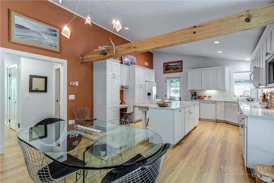 Image number 18 for the current listing
