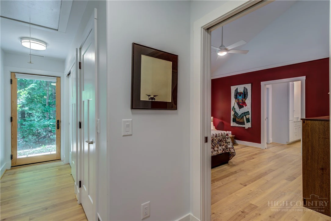 Image number 21 for the current listing