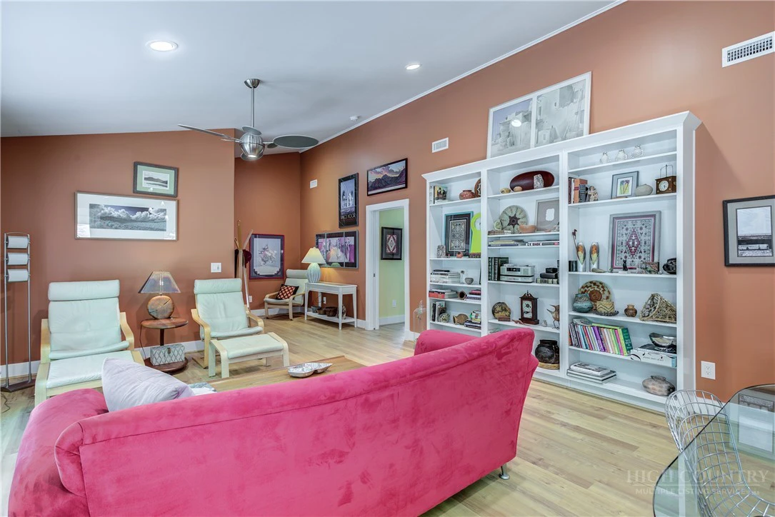 Image number 17 for the current listing