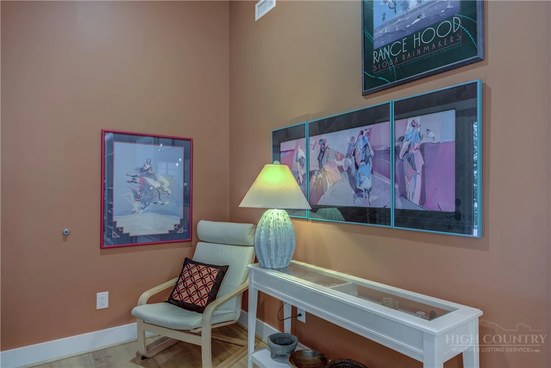 Image number 8 for the current listing
