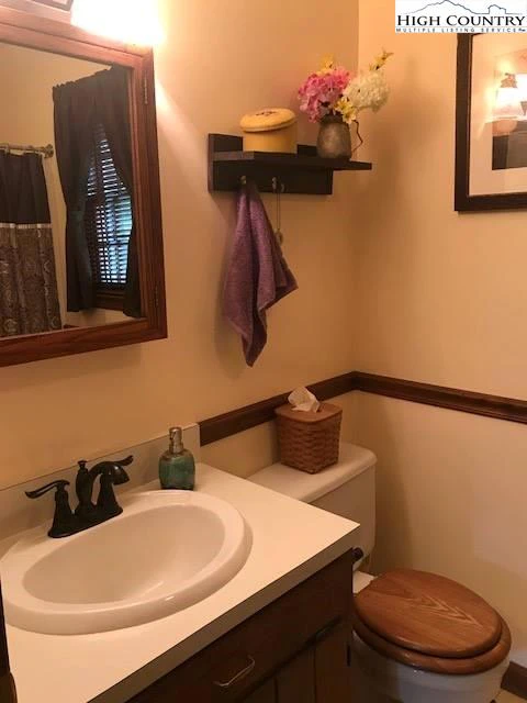 Image number 2 for the current listing