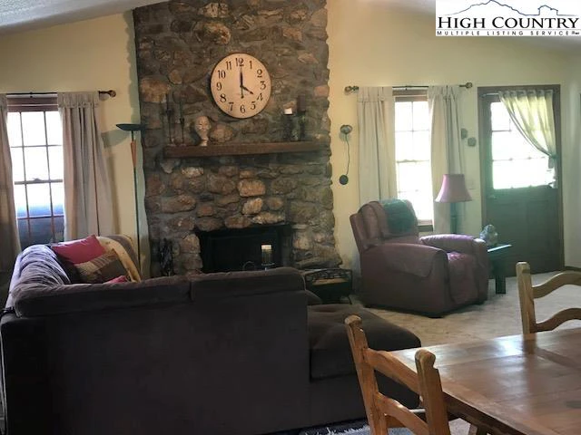 Image number 13 for the current listing