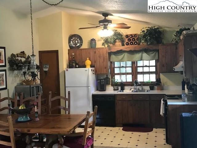 Image number 14 for the current listing