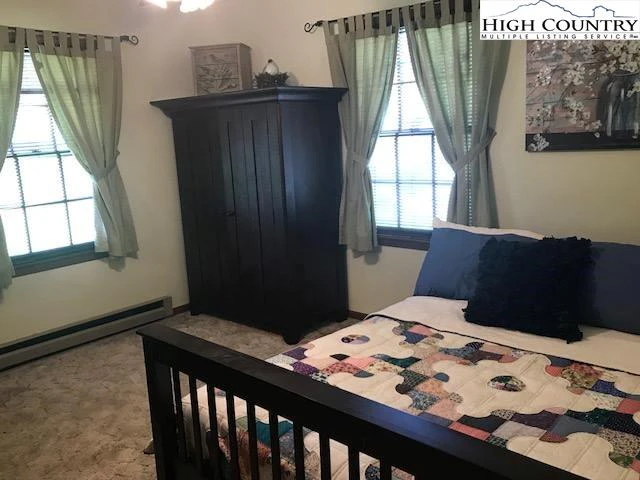 Image number 15 for the current listing