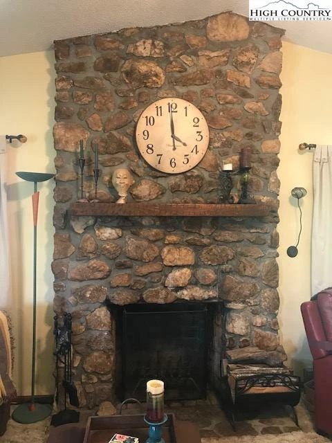 Image number 16 for the current listing