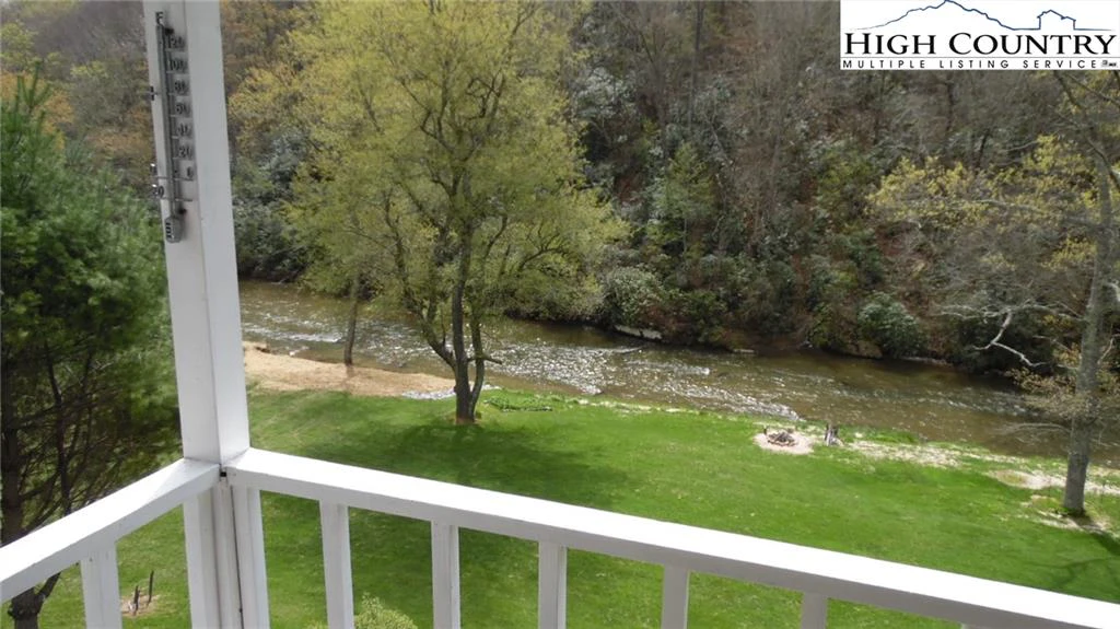 Image number 19 for the current listing