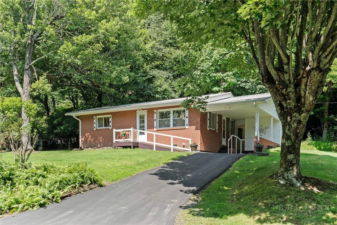 Image number 2 for the current listing