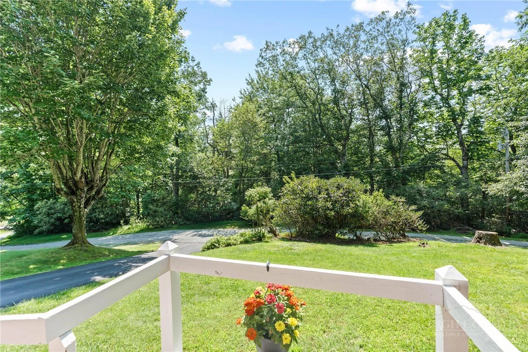 Image number 3 for the current listing