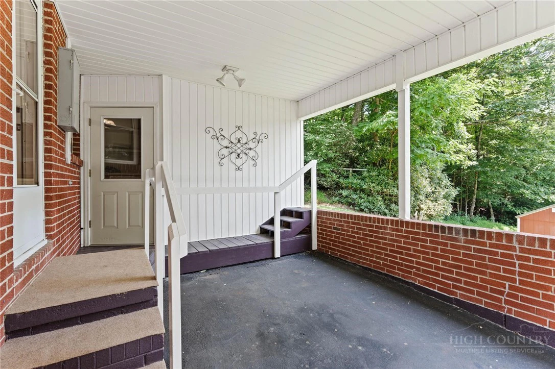Image number 5 for the current listing