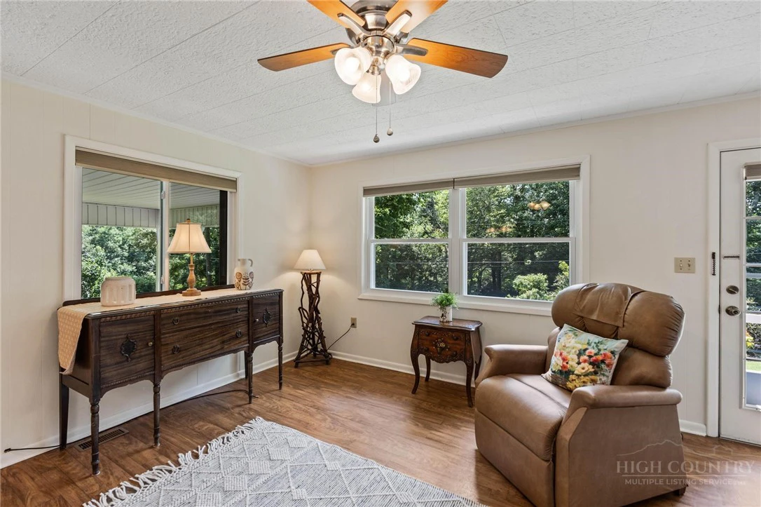 Image number 7 for the current listing