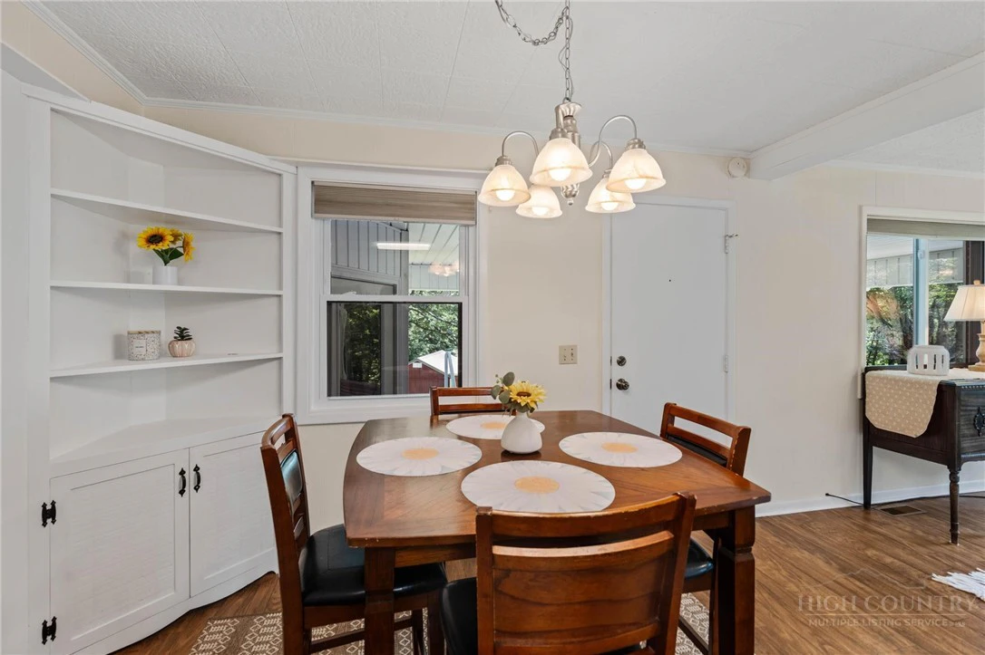 Image number 8 for the current listing