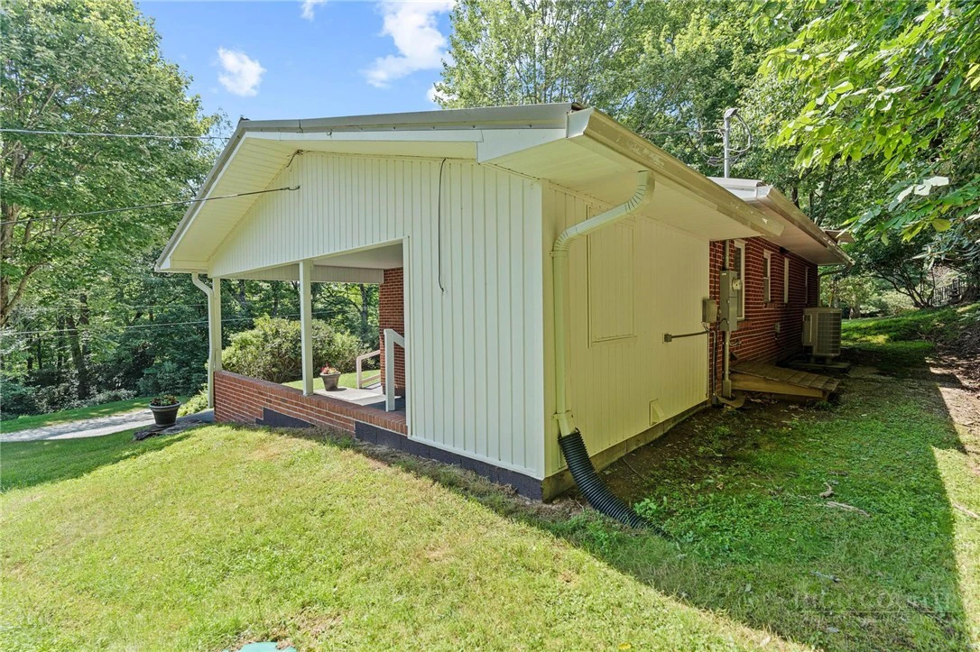 Image number 16 for the current listing
