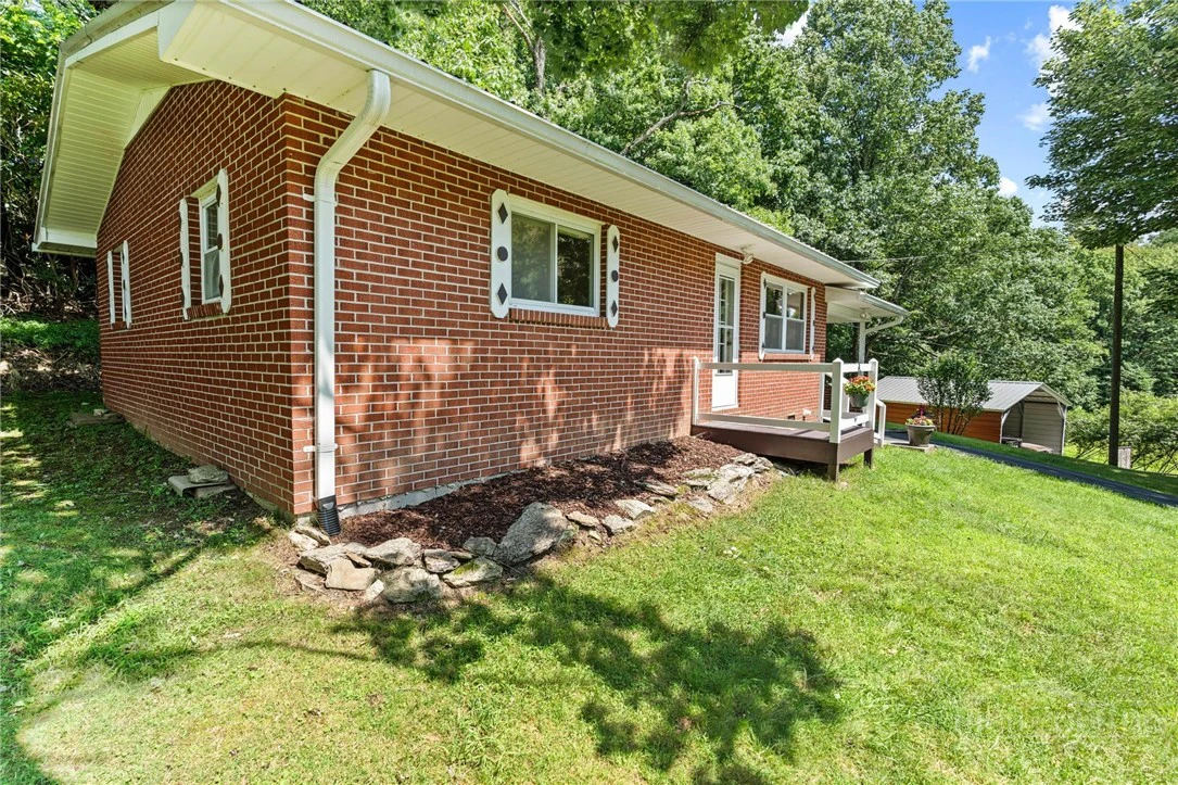 Image number 18 for the current listing