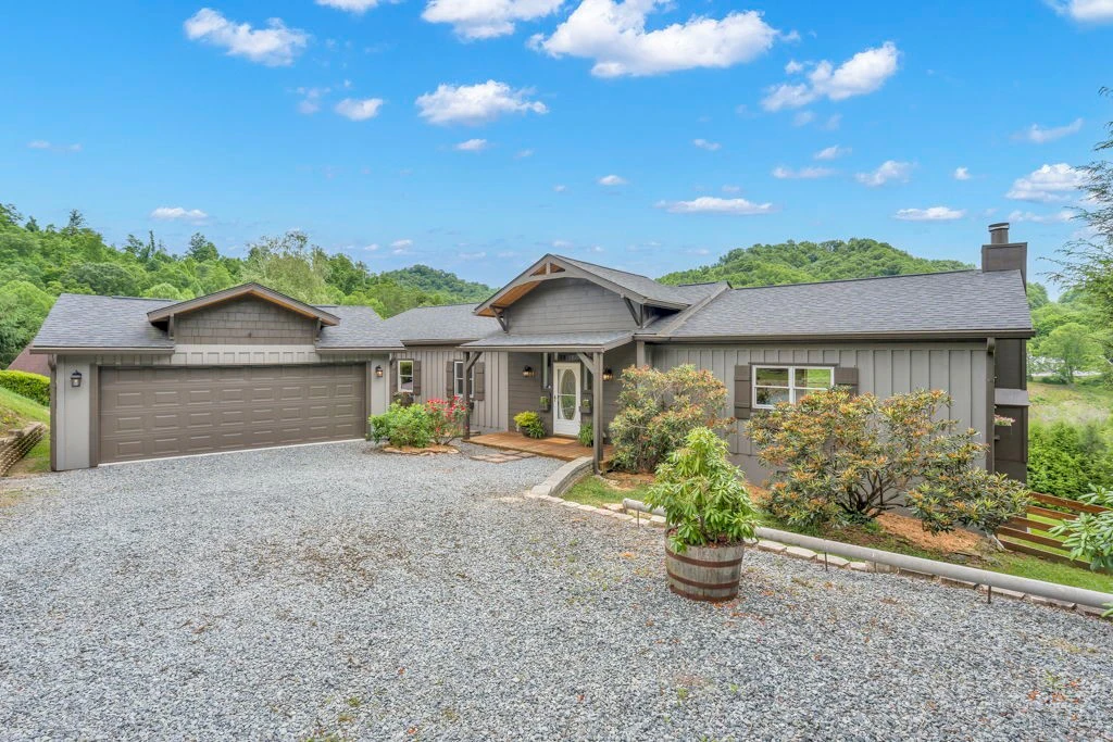 Image number 1 for the current listing