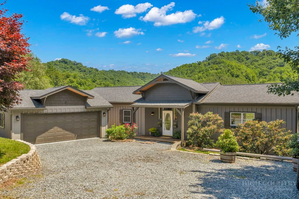 Image number 3 for the current listing