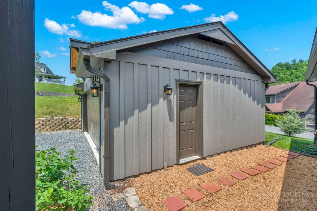 Image number 6 for the current listing