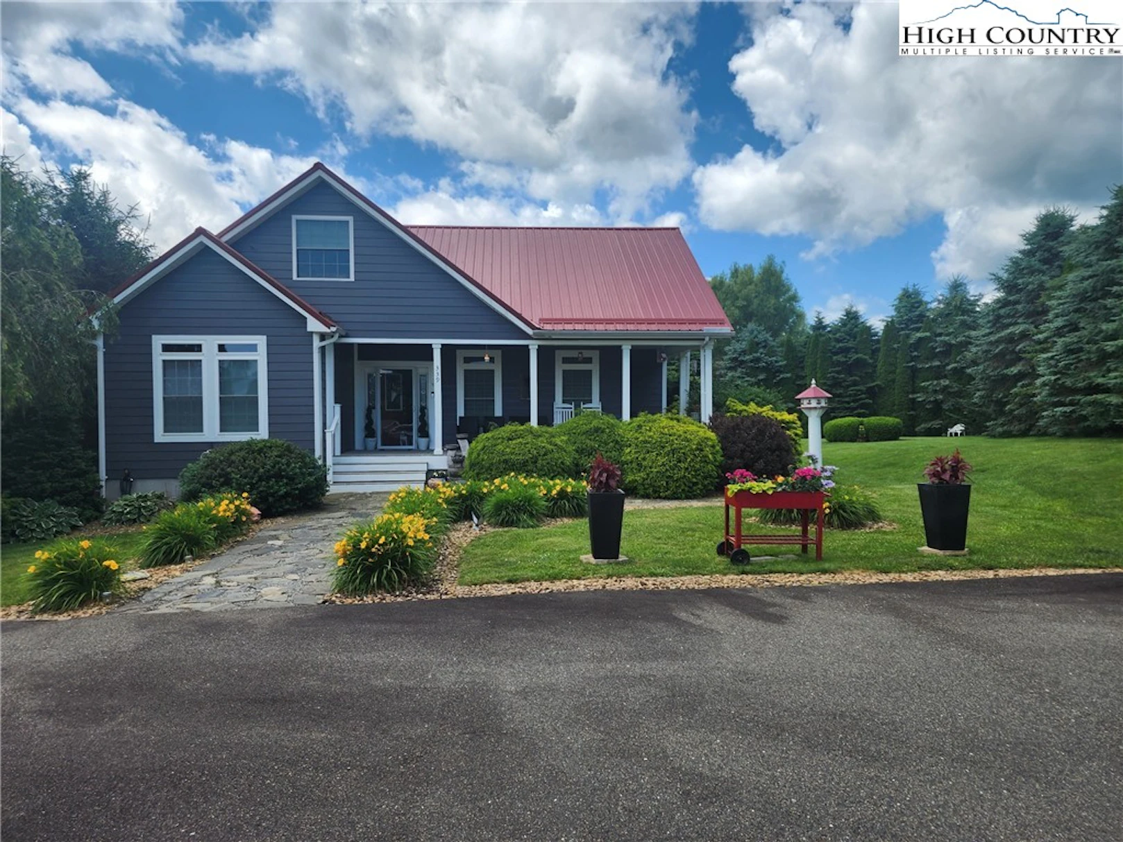 Image number 1 for the current listing