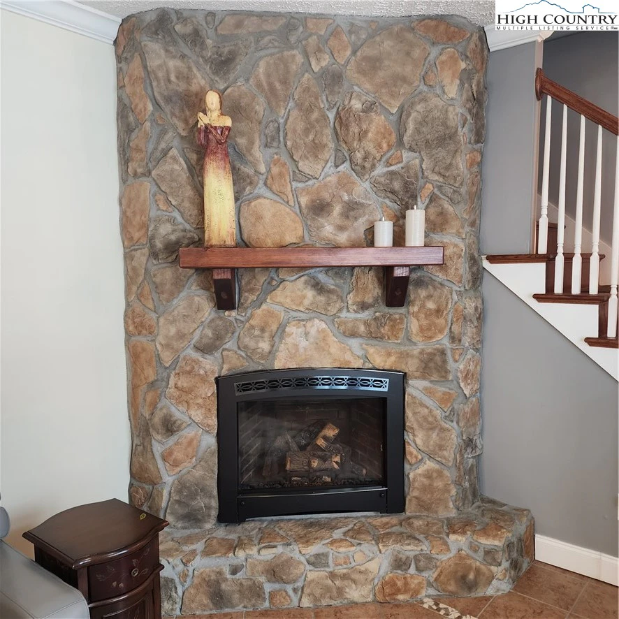 Image number 3 for the current listing