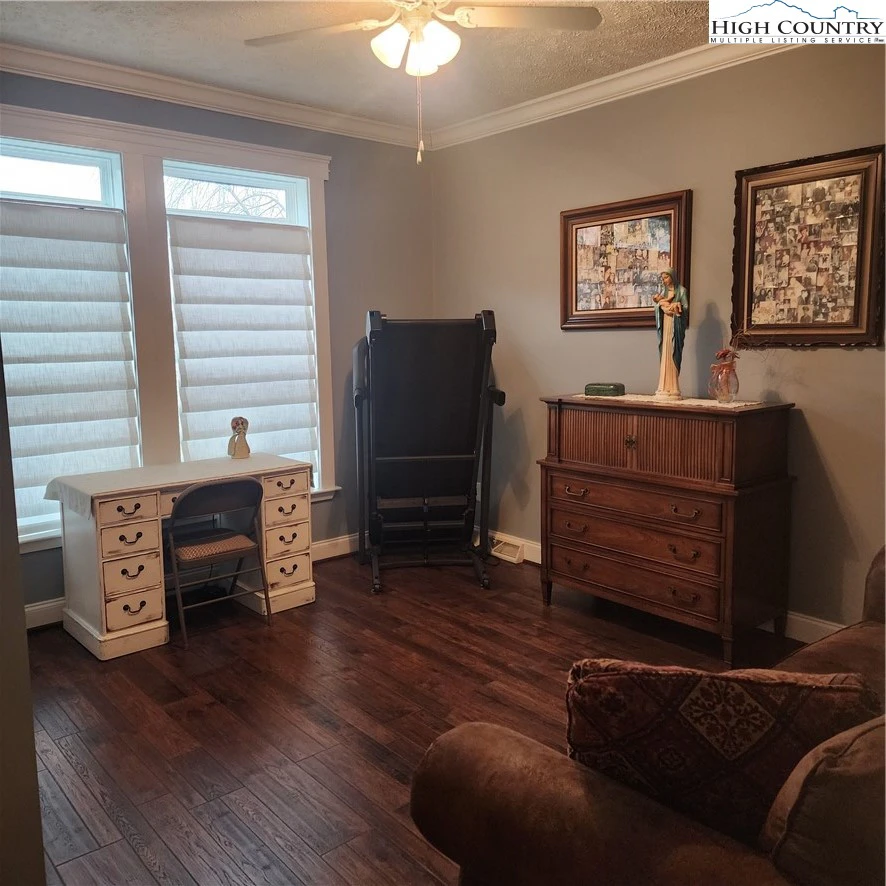 Image number 5 for the current listing