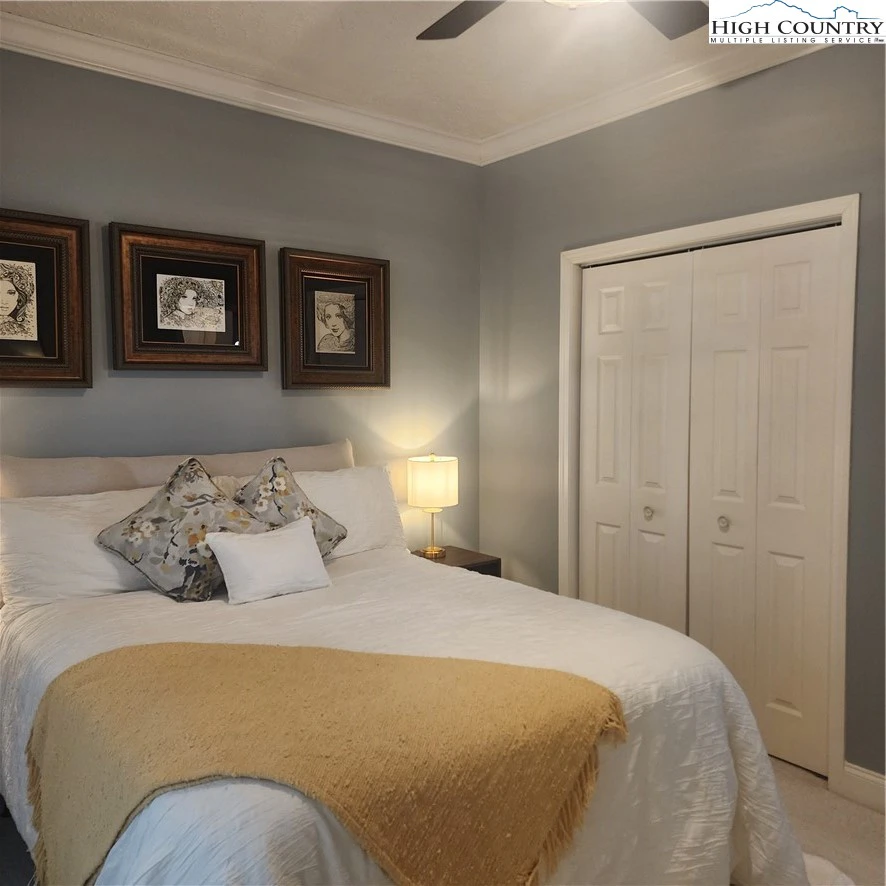 Image number 8 for the current listing