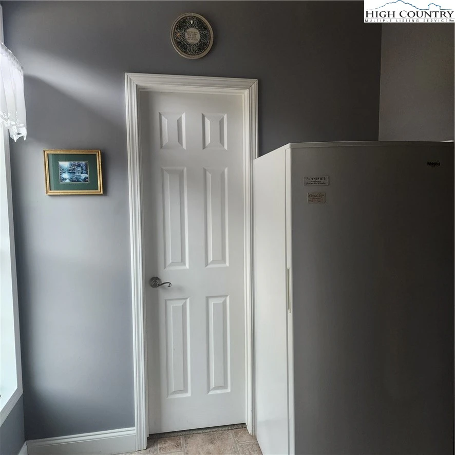 Image number 2 for the current listing